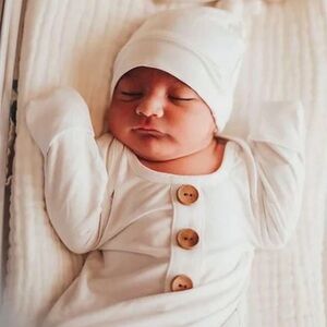 NWOT Caden Lane White Ribbed Gown with Hat